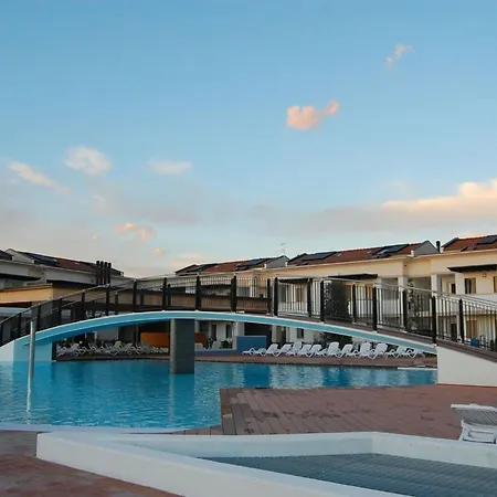 Three Bedroom Close To The Sea