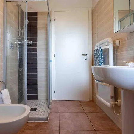 Three Bedroom Close To The Sea