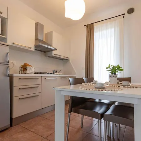 Three Bedroom Close To The Sea *