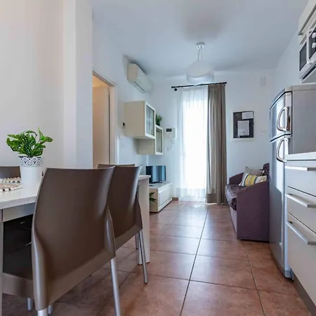 Apartament Three Bedroom Close To The Sea *