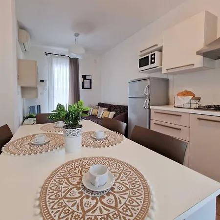 Apartament Three Bedroom Close To The Sea