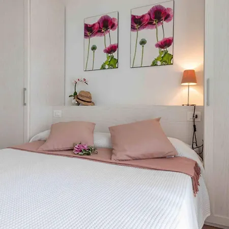 Apartament Three Bedroom Close To The Sea