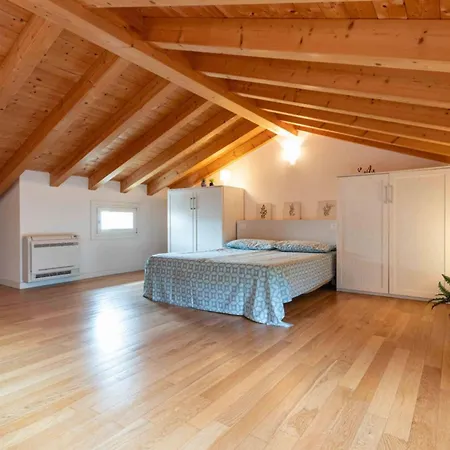 Apartament Three Bedroom Close To The Sea *
