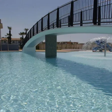 Three Bedroom Close To The Sea Apartament