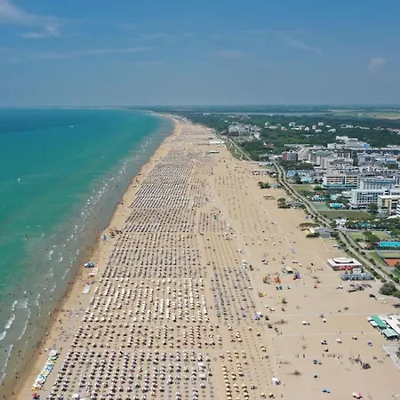 Apartament Three Bedroom Close To The Sea